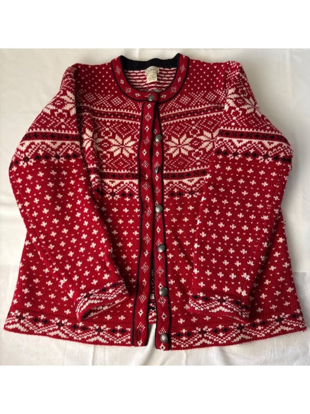 L.L.Bean XL Lambswool Red Nordic Cardigan Sweater Snowflakes Button Front Knit V